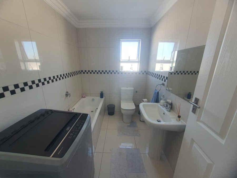 To Let 3 Bedroom Property for Rent in Cambridge West Eastern Cape